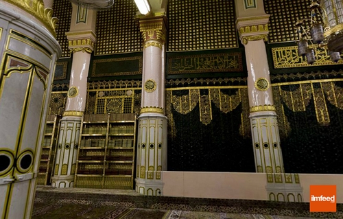 Kiri: Tiang Wufud, Tengah: Tiang Ali/Haras, Kanan: Tiang Sarir