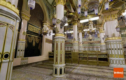 Pilar-pilar Bersejarah di Raudhah Masjid Nabawi  Cerita 